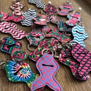 19 Colorful lip balm or essential oil holders